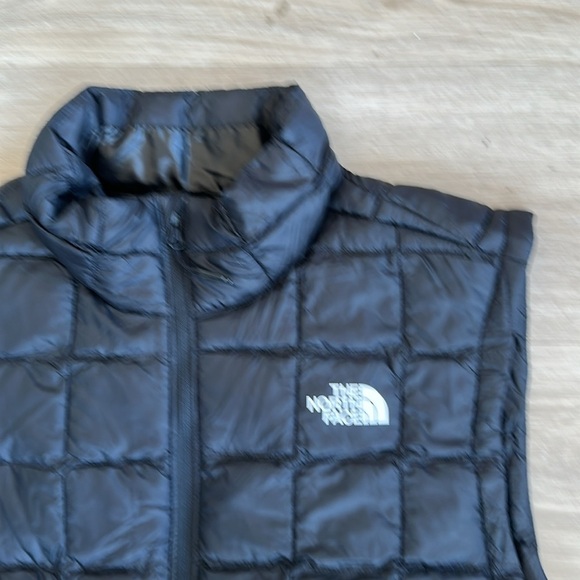 The North Face Men's Black Quilted Vest - Picture 4 of 6